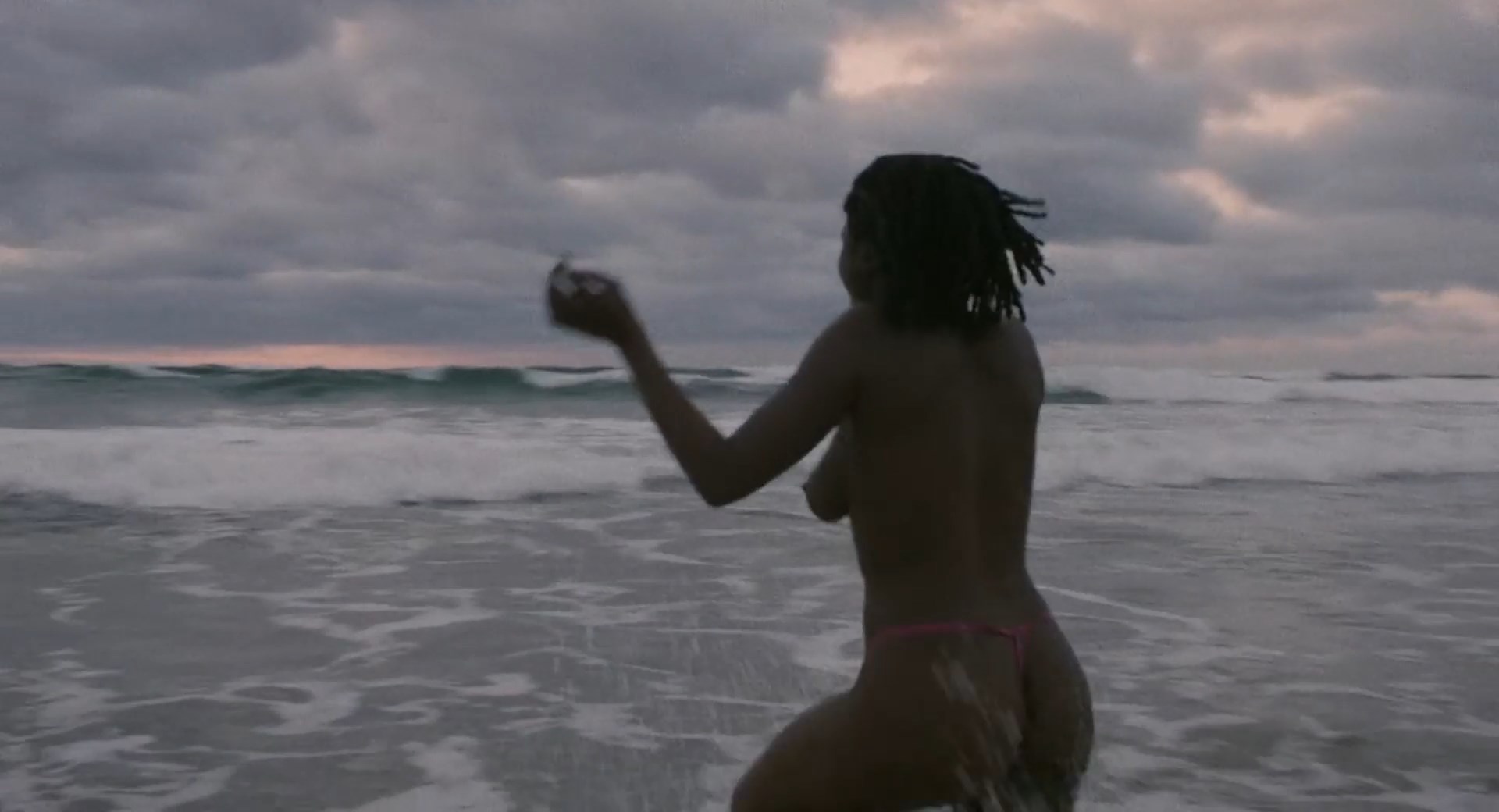 Tracy Gotoas nude – Du crépitement sous les néons (2022)