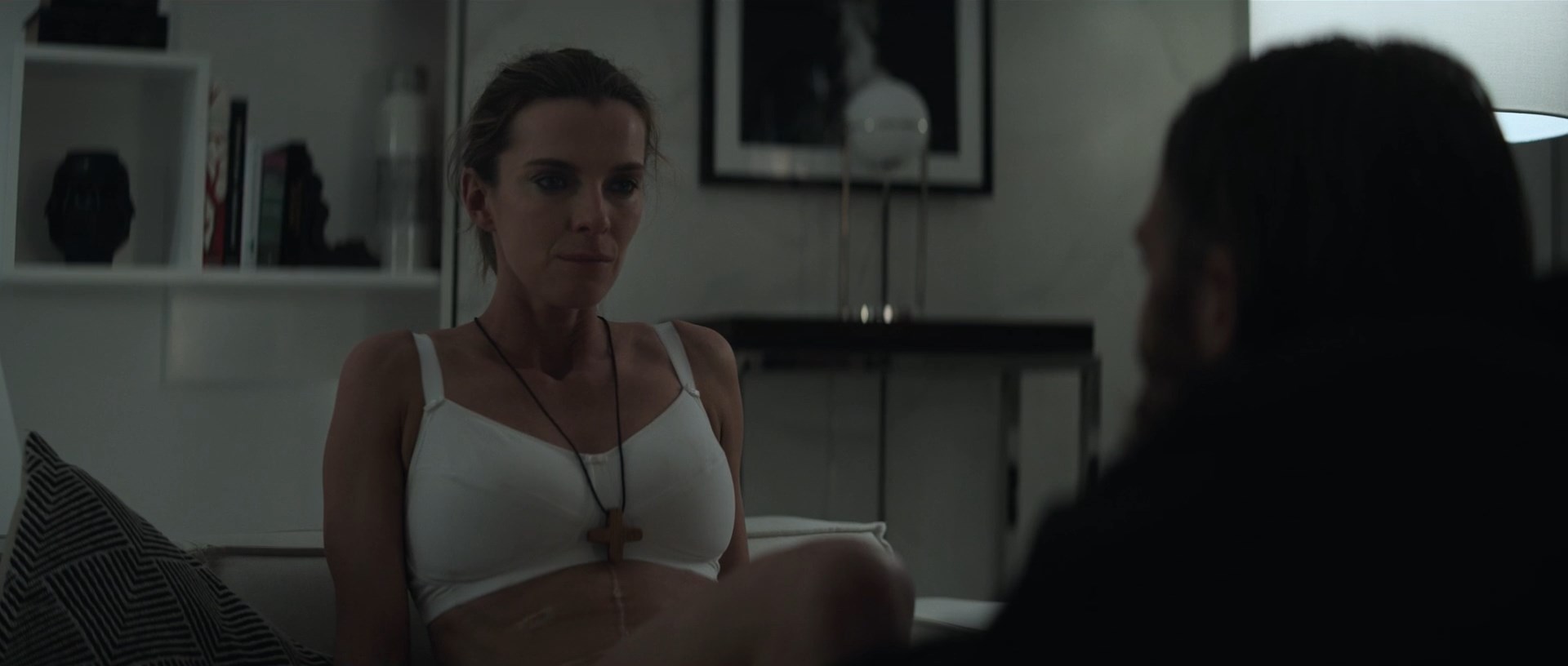 Betty Gilpin sexy – Mrs. Davis s01e06 (2023)