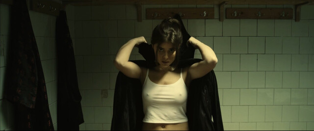Margherita Oliva nude – Scendere (2018)
