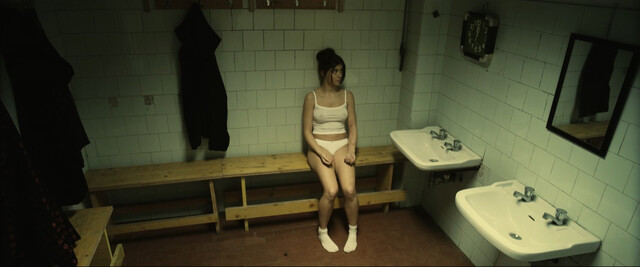 Margherita Oliva nude – Scendere (2018)