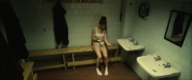 Margherita Oliva nude – Scendere (2018)