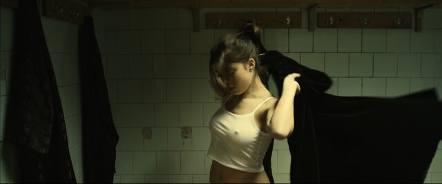 Margherita Oliva nude – Scendere (2018)