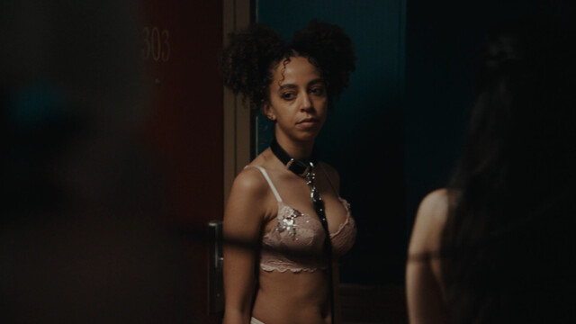 Hayley Law sexy – Door Mouse (2023)