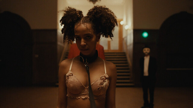 Hayley Law sexy – Door Mouse (2023)