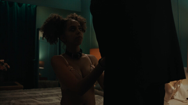 Hayley Law sexy – Door Mouse (2023)