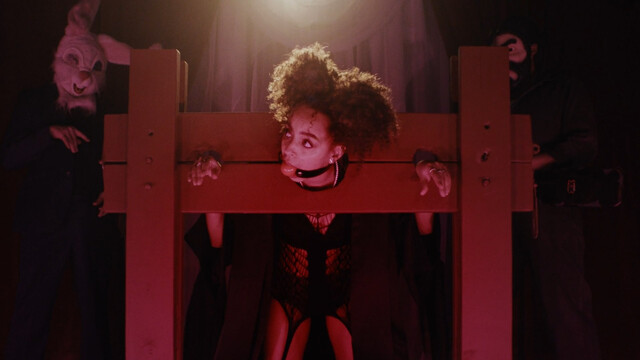 Hayley Law sexy – Door Mouse (2023)