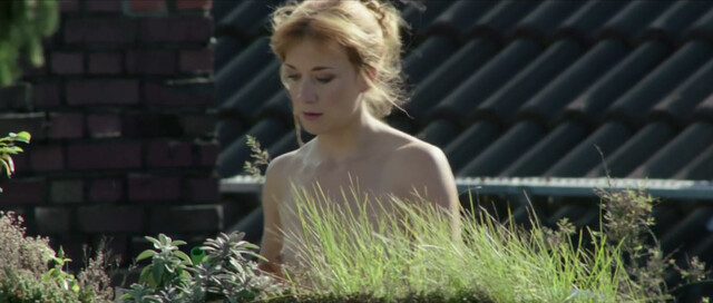 Annika Ernst nude – Schwarzherz (2012)