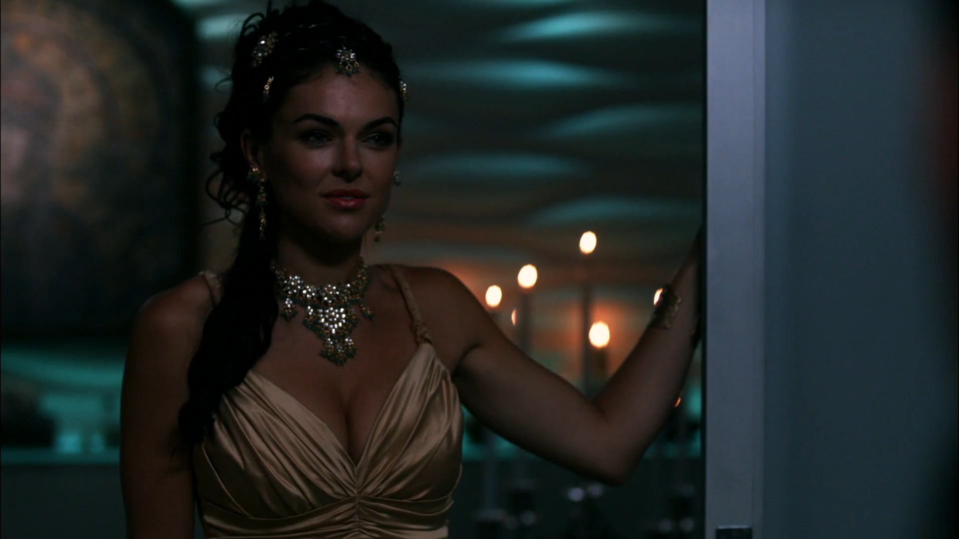Serinda Swan sexy – Supernatural s01e21 (2006)