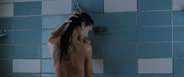 Odette Annable sexy – The Unborn (2009)