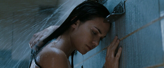 Odette Annable sexy – The Unborn (2009)