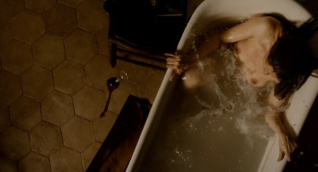 Laetitia Casta nude – Behind the Walls (Derrière les murs) (2011)