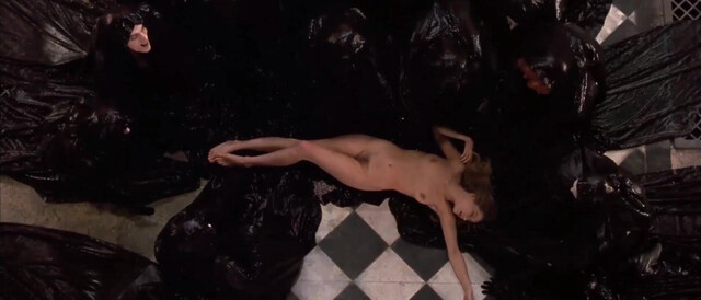 Laure Marsac nude - Interview with the vampire (1994)