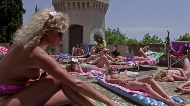 Julie K. Smith nude, Kim Waltrip nude, Lisa Lorient nude, Patricia Arquette nude - Pretty Smart (1987)