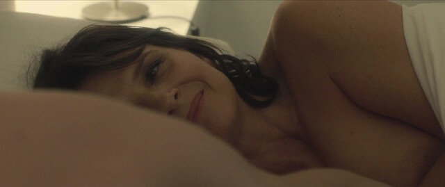 Juliette Binoche nude - Avec Amour et Acharnement (2022)