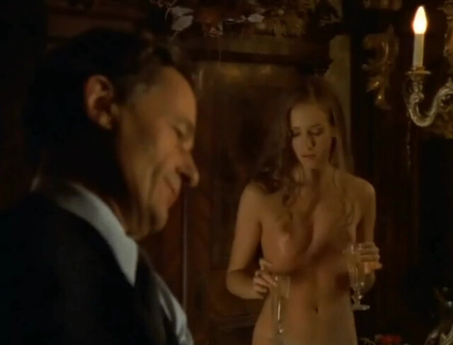 Nina Schonfeld nude - Kommissar Rex s07e05 (2001)