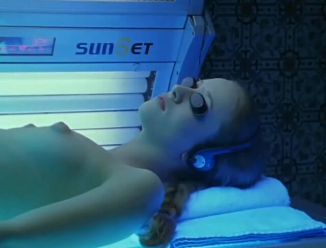 Nina Schonfeld nude - Kommissar Rex s07e05 (2001)