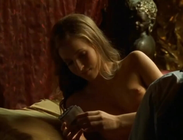 Nina Schonfeld nude - Kommissar Rex s07e05 (2001)