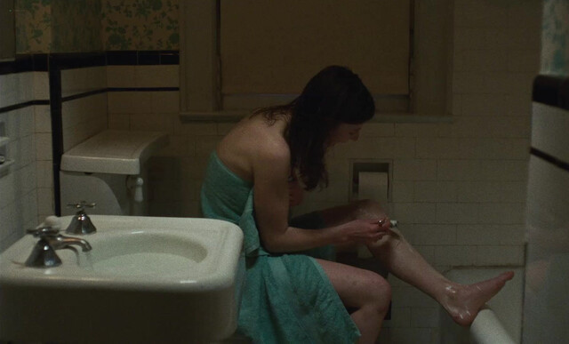 Thomasin McKenzie sexy - Eileen (2023)