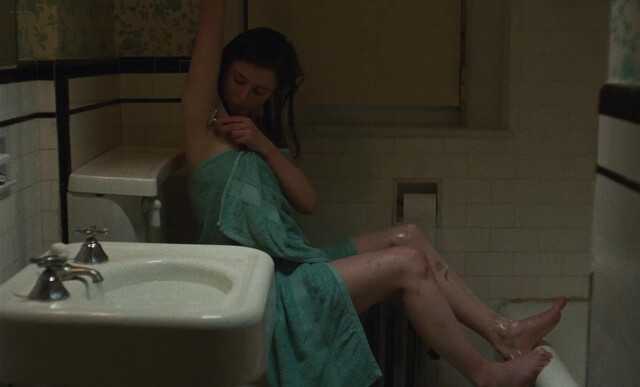 Thomasin McKenzie sexy - Eileen (2023)