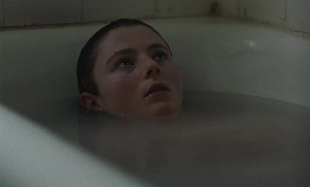 Thomasin McKenzie sexy - Eileen (2023)