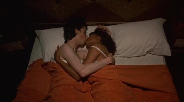 Thandie Newton nude, Nicole Kidman sexy, Naomi Watts sexy - Flirting (1991)