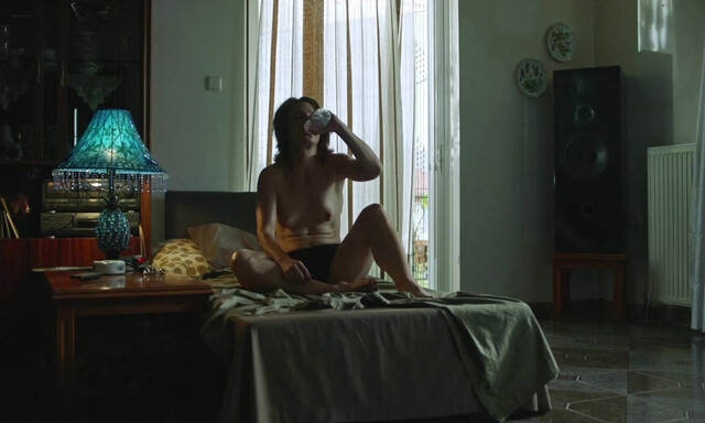 Angeliki Papoulia nude, Youla Boudali nude - To thavma tis thalassas ton Sargasson (2019)