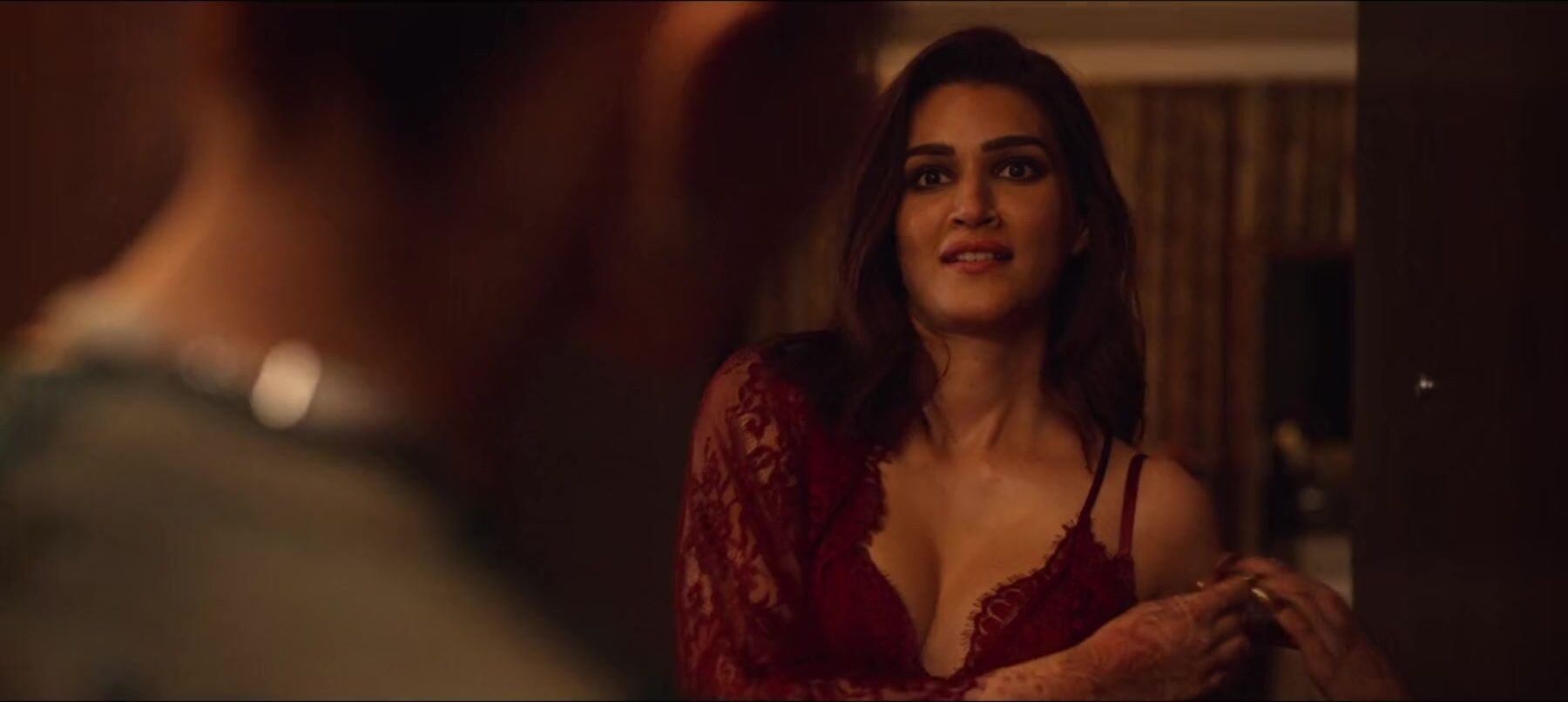 Kriti Sanon sexy - Do Patti (2024)