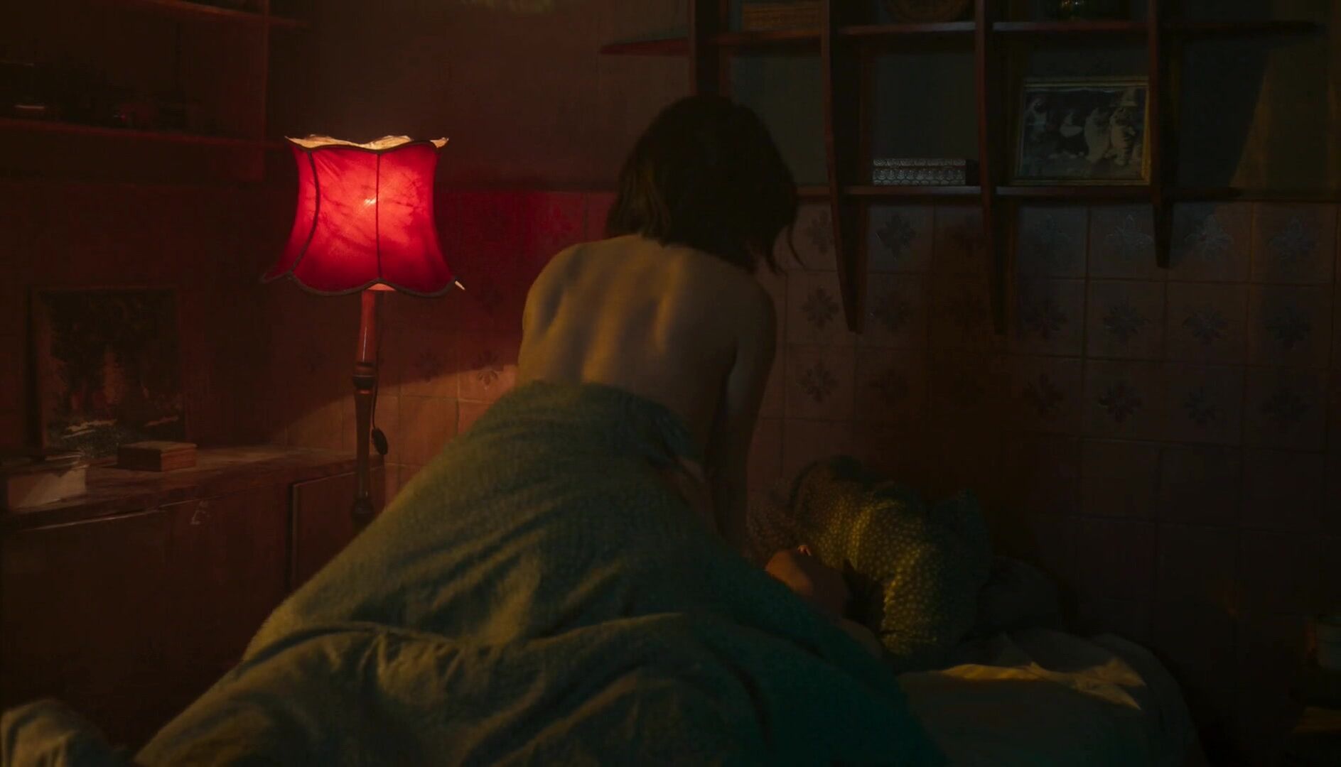 Magdalena Perlinska sexy, Natalia Iwanska sexy, Michalina Olszanska sexy - Horror Story (2023)