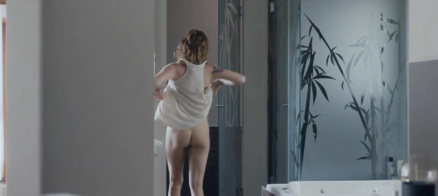 Gloria Carra nude - Marea alta (2020)