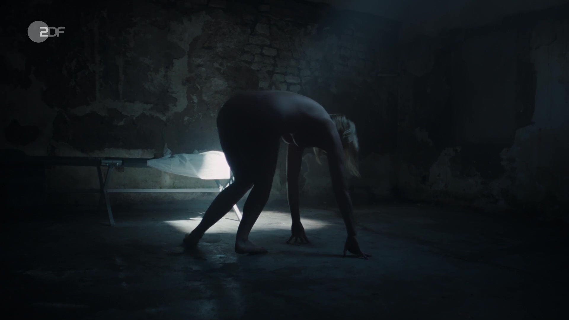 Elzemarieke de Vos nude - Ostfriesenfluch (2025)