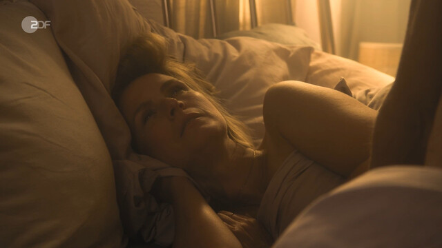 Nathalie Schott sexy – Der Bergdoktor s18e01 (2025)