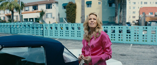 Elizabeth Banks sexy – Skincare (2024)