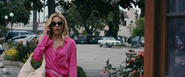 Elizabeth Banks sexy – Skincare (2024)