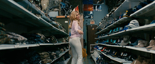 Elizabeth Banks sexy – Skincare (2024)