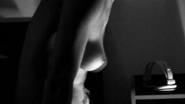 Laura Facchin nude - Sovrumanisilenzi (2012)