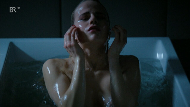 Lili Epply nude – Schnell ermittelt s05e09 (2017)