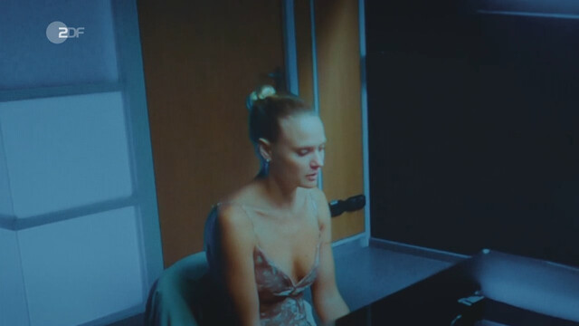 Pia Stutzenstein sexy – Blutige Anfänger s04e12 (2023)