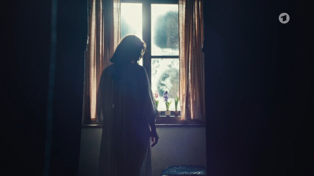 Verena Altenberger sexy – Bach - Ein Weihnachtswunder (2024)