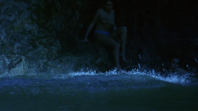 Shannyn Sossamon sexy – Catacombs (2007)