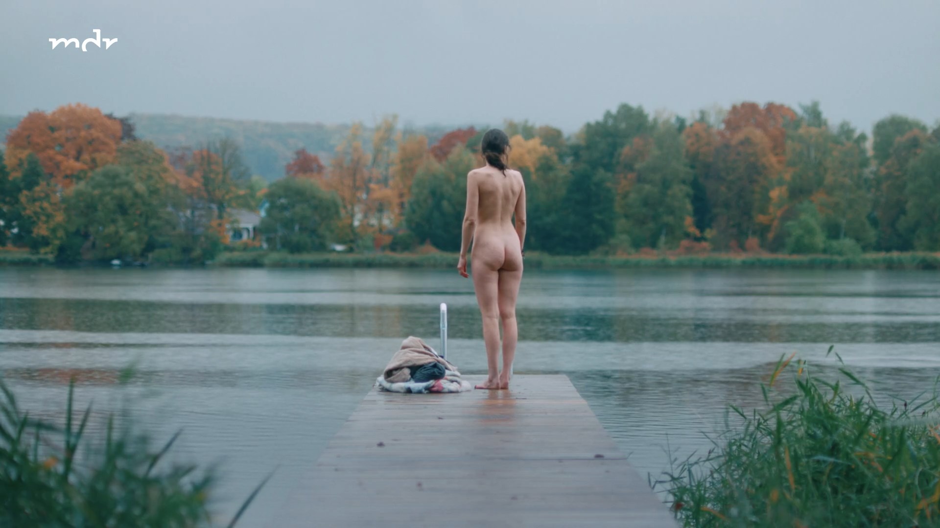 Victoria Findlay nude – Kennt ihr euch (2023)