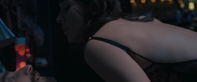 Cassandra Ciangherotti sexy – Cuerpo escombro (2024)