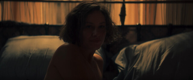 Aida Folch sexy – Isla perdida (Haunted Heart) (2024)