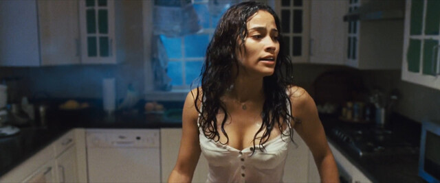 Paula Patton sexy – Mirrors (2008)