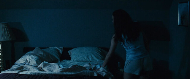 Paula Patton sexy – Mirrors (2008)