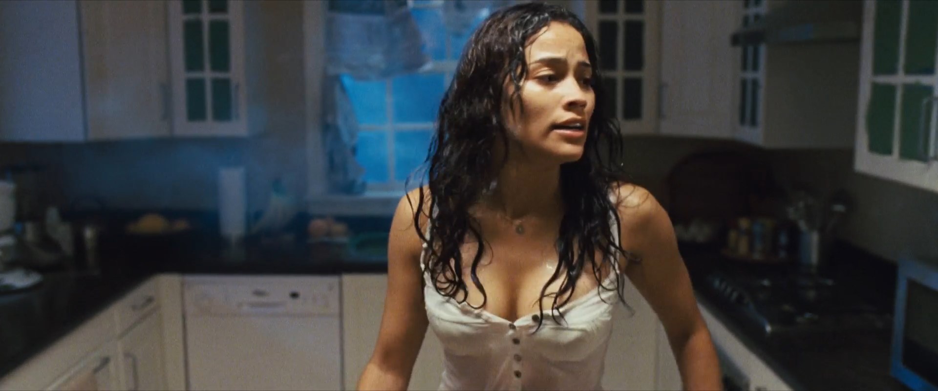 Paula Patton sexy – Mirrors (2008)