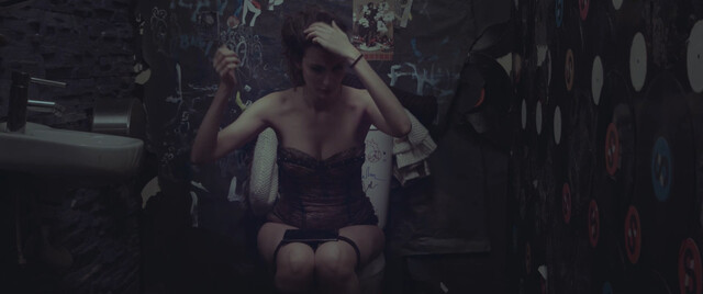 Ana Loig nude – Try (2018)