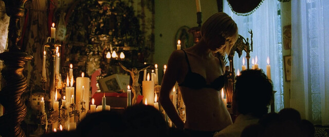 Radha Mitchell sexy – Man on Fire (2004)