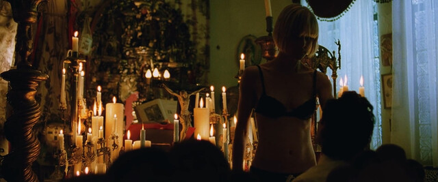 Radha Mitchell sexy – Man on Fire (2004)
