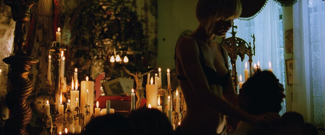 Radha Mitchell sexy – Man on Fire (2004)