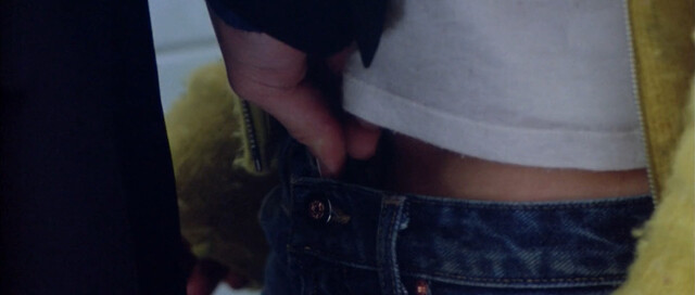 Radha Mitchell sexy – When Strangers Appear (2001)